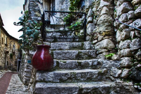 Eze Burgundy Pot Horizontal