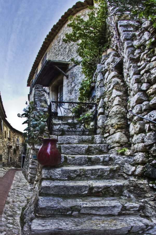 Burgundy Pot in Eze